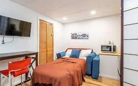 Cozy Private Apt Near Downtown